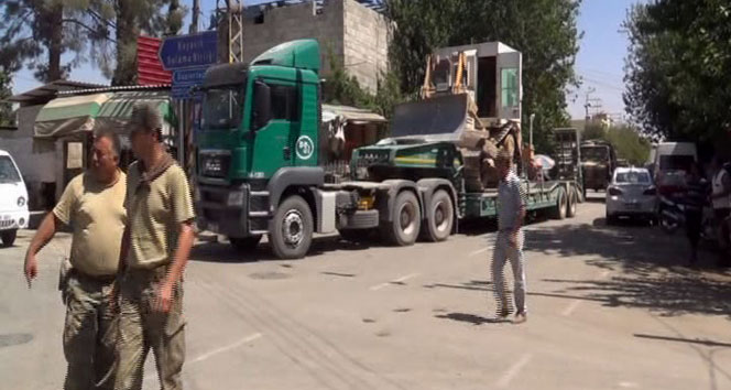 Suriye sınırına zırhlı iş makineleri sevk edildi