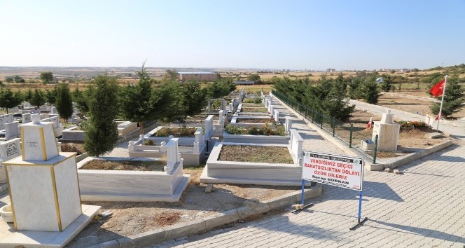 Edirne Yeni Şehir Mezarlığı’nda şehitlik olarak ayrılan alanda düzenleme yapılıyor