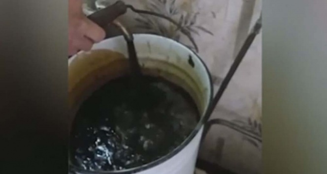 Rusya’da bir köyün musluklarından sıcak petrol geldi