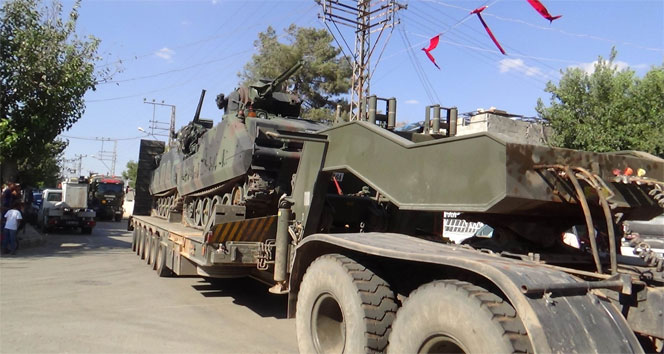 Suriye sınırına geliştirilmiş zırhlı personel taşıyıcı sevk edildi