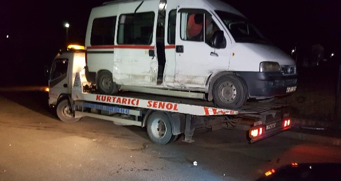 Karabük’te iki servis aracı çarpıştı: 14 yaralı