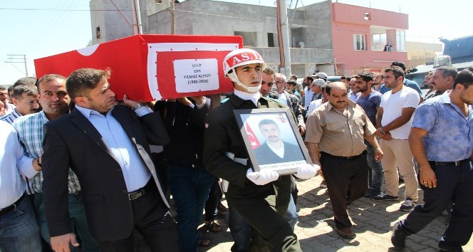 Şehit korucu Kürtçe ağıtlarla defnedildi