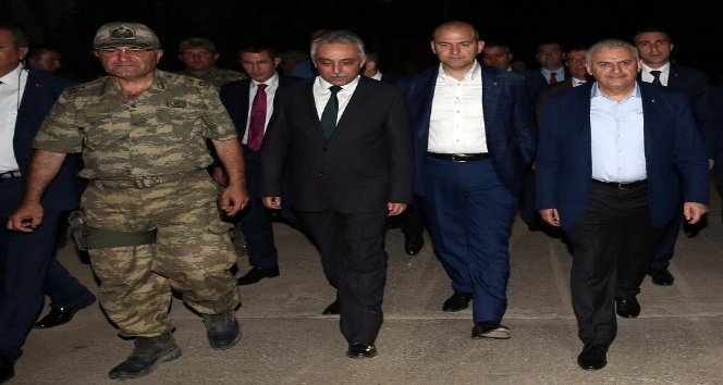 Başbakan Yıldırım, Çukurca’da 2. Hudut Tugay Komutanlığı’nı ziyaret etti