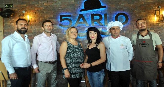 Şarlo Kafe Aydınlıların uğrak noktası haline geldi