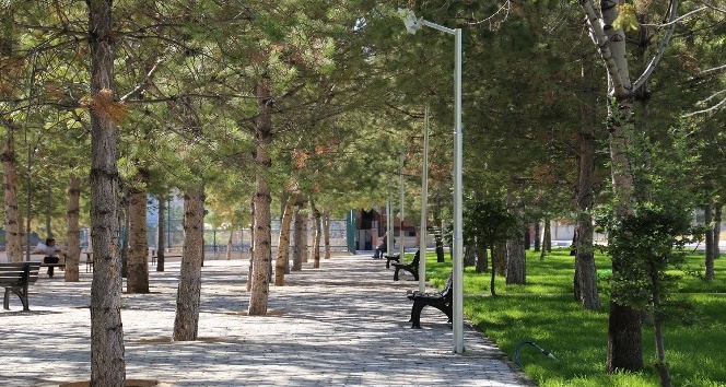 Karaman Belediyesi parkları yeniliyor