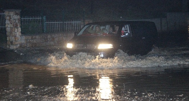 Denizli sağanak yağış çok sayıda evi su altında bıraktı
