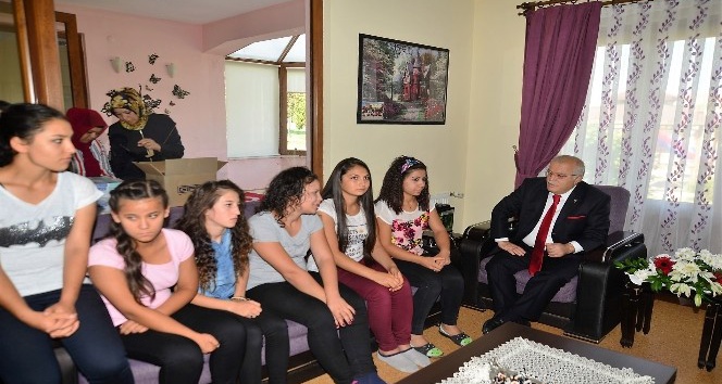 Huzurevi ve sevgi evlerinde bayram sevinci