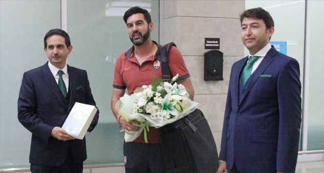 Shakhtar Donetsk kafilesi Konya’da çiçeklerle karşılandı