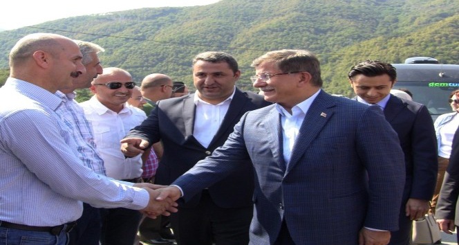 Eski Başbakan Davutoğlu Kurban Bayramı tatilini Artvin’de geçiriyor