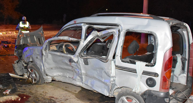Hafif ticari araç takla attı: 1 ölü, 7 yaralı