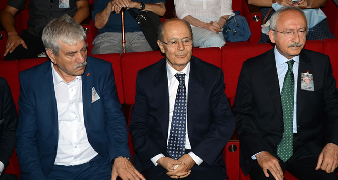 Tarık Akan'ı uğurlamaya Ahmet Necdet Sezer de geldi