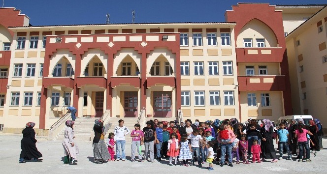 Yozgat’ta okul eğitime açılmayınca öğrenciler okullarına gidemedi