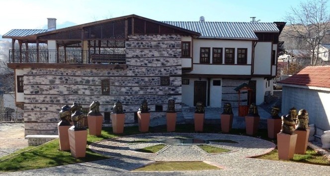 Arapgir’de 180 yıllık Emiroğlu konağı kültür evi olarak hazırlanıyor