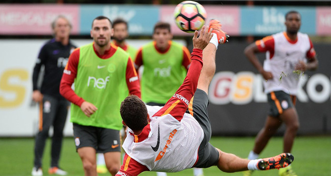 Sabri Sarıoğlu antrenmanda rövaşata golü attı; sosyal medya sallandı
