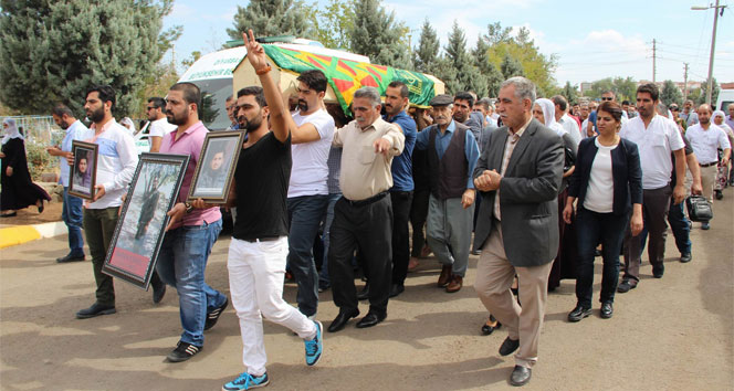 HDP’li vekiller, teröristin cenazesine katıldı
