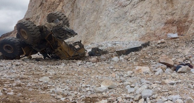 Çankırı’da iş makinesi uçuruma yuvarlandı: 1 ölü, 1 yaralı