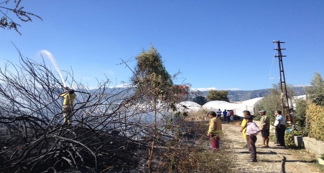 Antalya’da yangın bir serayı yok etti