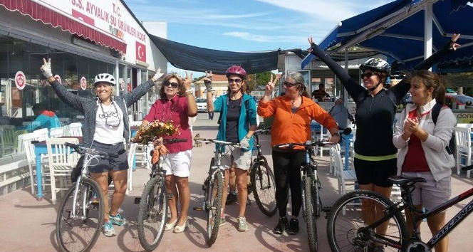 Ayvalıklı Kadınlardan şortlu bisiklet turu