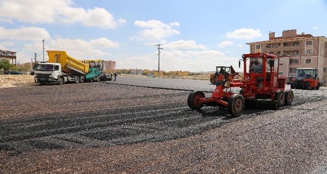 Karaman Belediyesi TOKİ yolunu asfaltladı