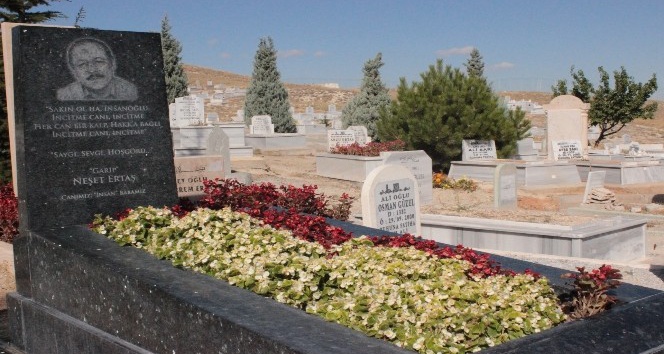 Neşet Ertaş mezarı başında anıldı