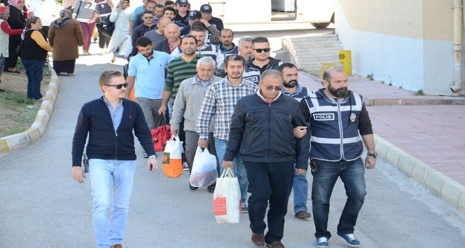 FETÖ’den gözaltına alınan akademisyenler adliyeye sevk edildi