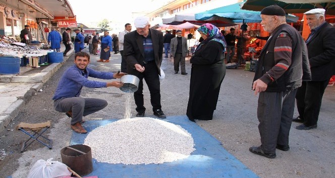 Yozgat’ta kışlık ürünler köylü pazarında yoğun ilgi görüyor