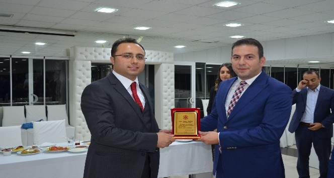 Tayini çıkan savcı ve hakime veda yemeği