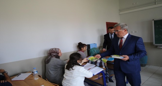 Başkan Hasan Akcan okul ziyaretlerine devam ediyor