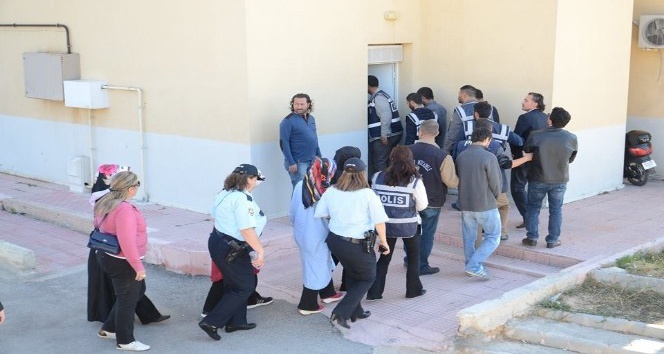 Karaman’da FETÖ/PDY’den gözaltına alınan 16 sağlık çalışanı adliyeye sevk edildi