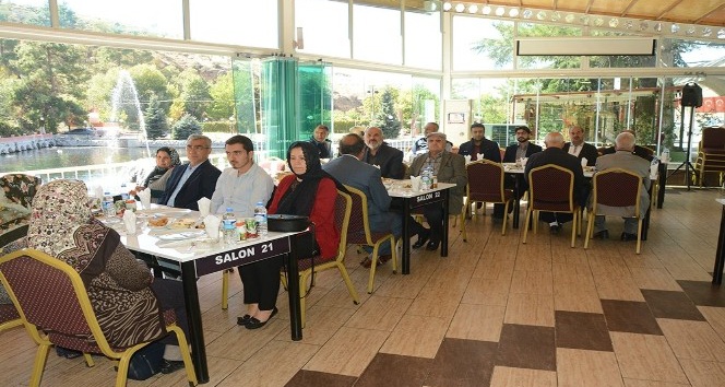 Başkan Acar Dinar depreminde hayatını kaybedenlerin ailelerini unutmadı