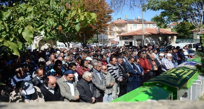 Römorkun altında kalarak hayatını kaybeden çocuk toprağa verildi