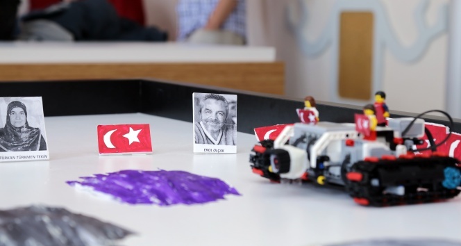 15 Temmuz&#039;dan etkilenen çocuklardan Türk bayrağına duyarlı robot