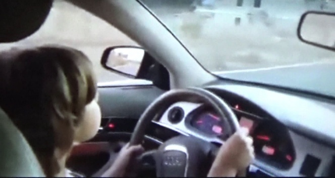 10 yaşındaki çocuktan trafikte tehlikeli hareketler