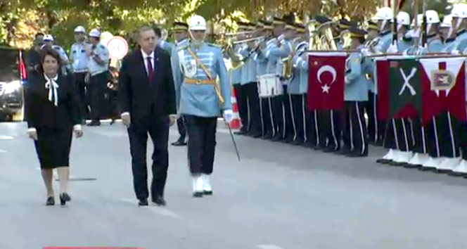 Cumhurbaşkanı Erdoğan’ı Meclis’te polis tören mangası karşıladı