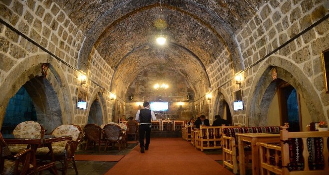 Tarihi han kafe ve restorana dönüştürüldü
