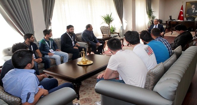 Genç çiftçi adaylarından Vali Tapsız’a ziyaret