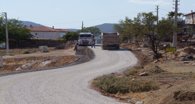 Asfalt Çalışması Korucak’da devam ediyor