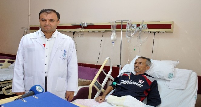 Midesinden 9 buçuk kiloluk tümör çıktı