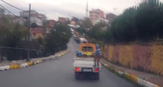 Küçük çocuğun kamyonetteki tehlikeli yolculuğu