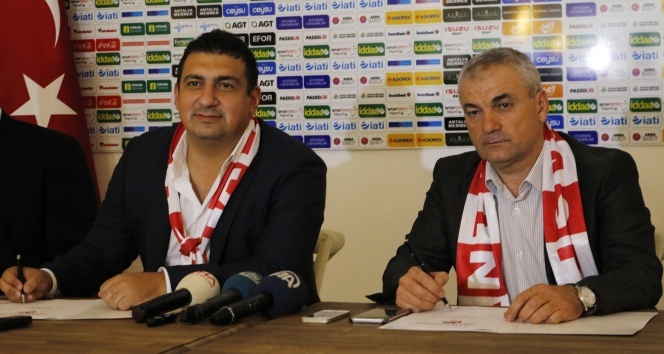 Rıza Çalımbay Antalyaspor&#039;a imzayı attı