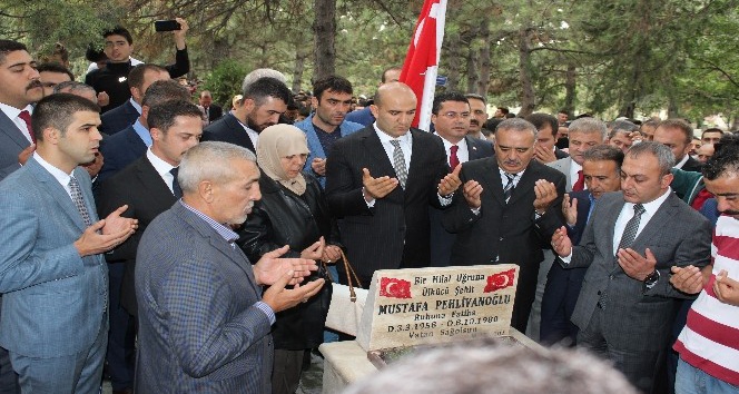 Mustafa Pehlivanoğlu kabri başında dualarla anıldı