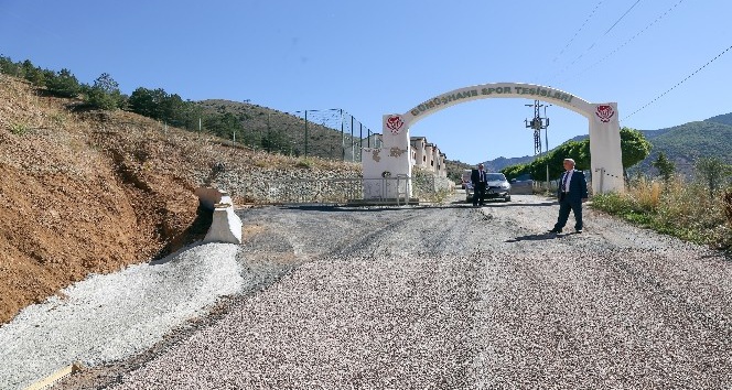 Gümüşhanespor tesislerinin yolu asfaltlandı