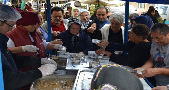 Marmaraereğlisi Belediyesi’nden aşure ikramı