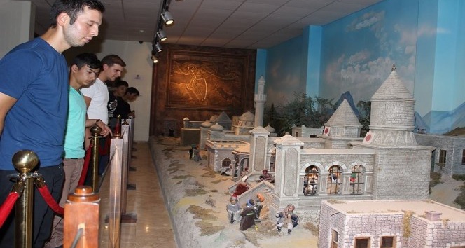 Gençlik merkezi üyesi 160 genç Aksaray’ı gezdi