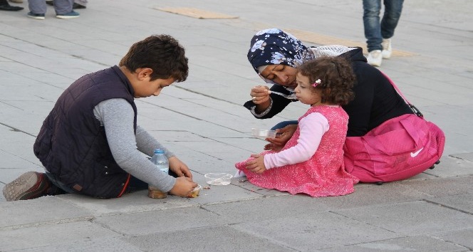 Yozgat Belediyesi bin 500 kişiye aşure dağıttı