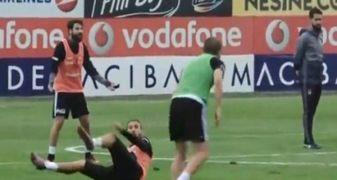 Caner Erkin ile Cenk Tosun'dan kavga sonrası Twitter'dan paylaşım...