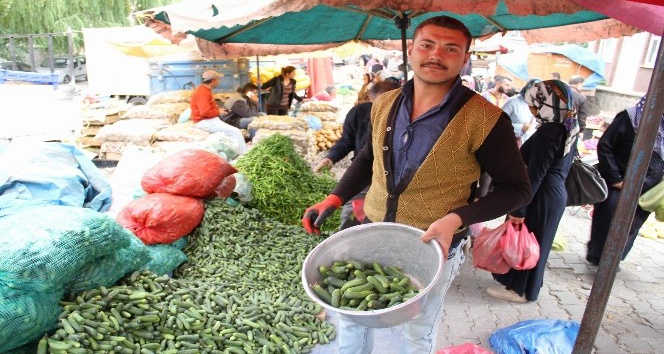 Pazarda turşuluk satışları arttı