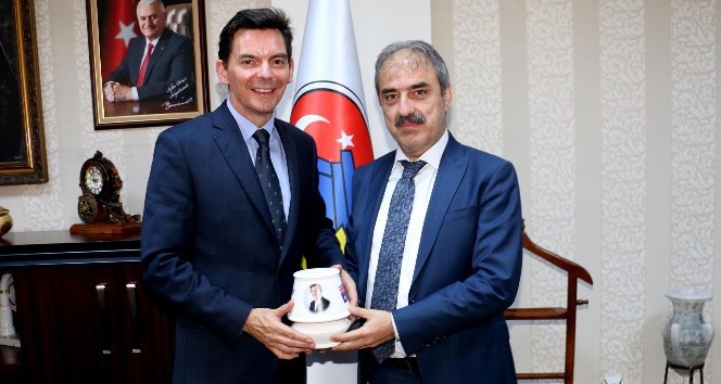 Avustralya Büyükelçisi’nden Başkan Dinç’e Ziyaret