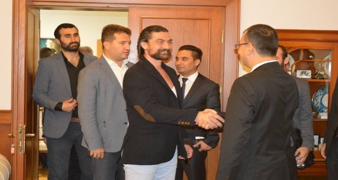 ‘Diriliş Ertuğrul’ dizisi oyuncularından Vali Toprak’a ziyaret