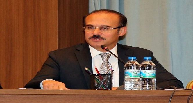 Vali Yurtnaç’tan yol yapımını geciktiren müteahhitlere eleştiri